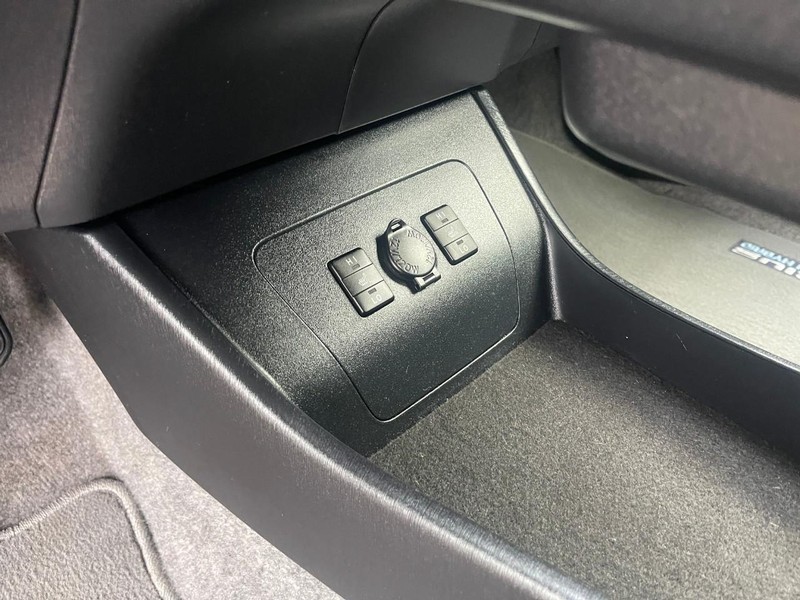 Toyota Prius Plug-In Vehicle Image 22