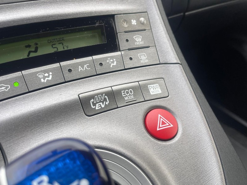 Toyota Prius Plug-In Vehicle Image 30