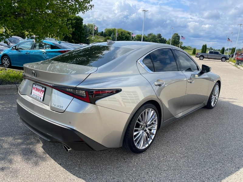 Lexus IS Vehicle Image 03