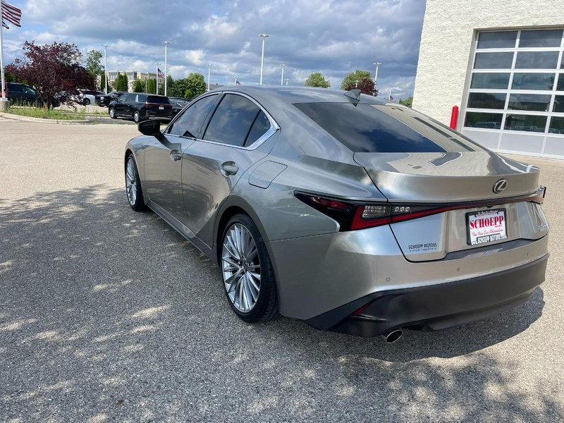 Lexus IS Vehicle Image 05