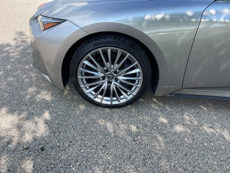 Lexus IS Vehicle Image 07