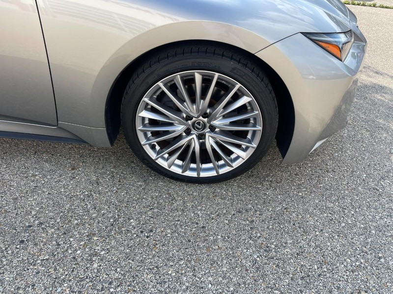 Lexus IS Vehicle Image 08