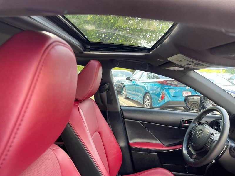 Lexus IS Vehicle Image 11