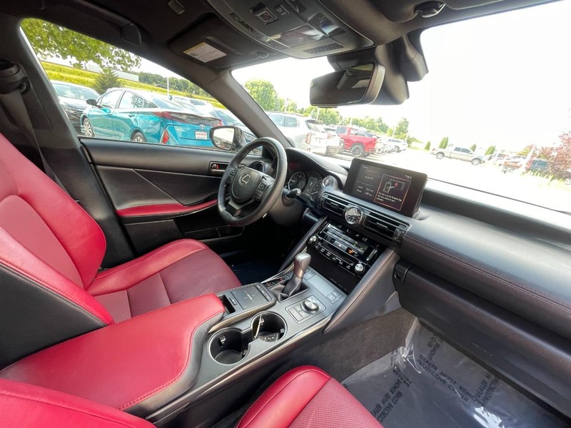 Lexus IS Vehicle Image 13