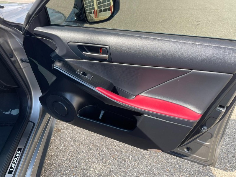 Lexus IS Vehicle Image 15