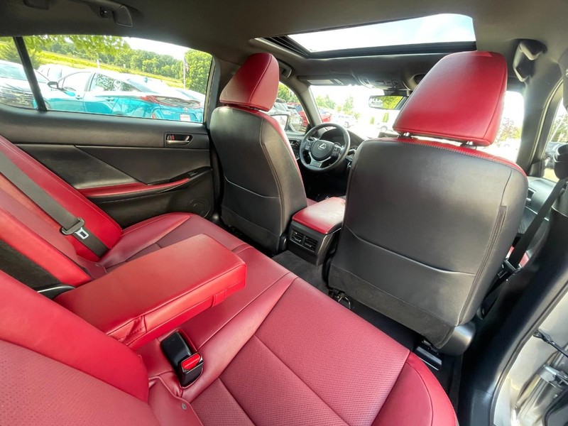 Lexus IS Vehicle Image 17