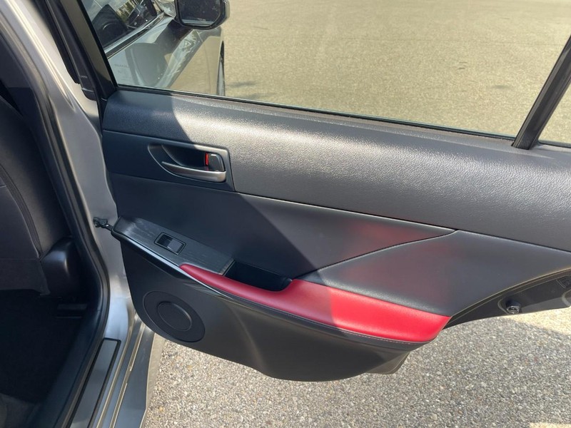 Lexus IS Vehicle Image 18