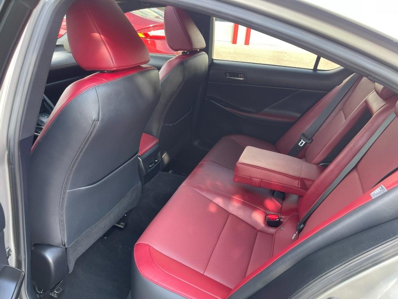 Lexus IS Vehicle Image 20