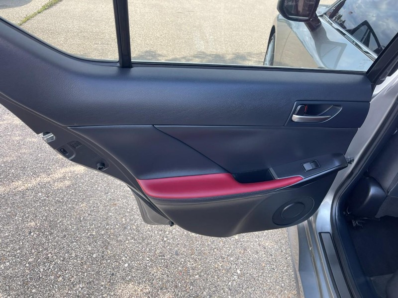 Lexus IS Vehicle Image 21