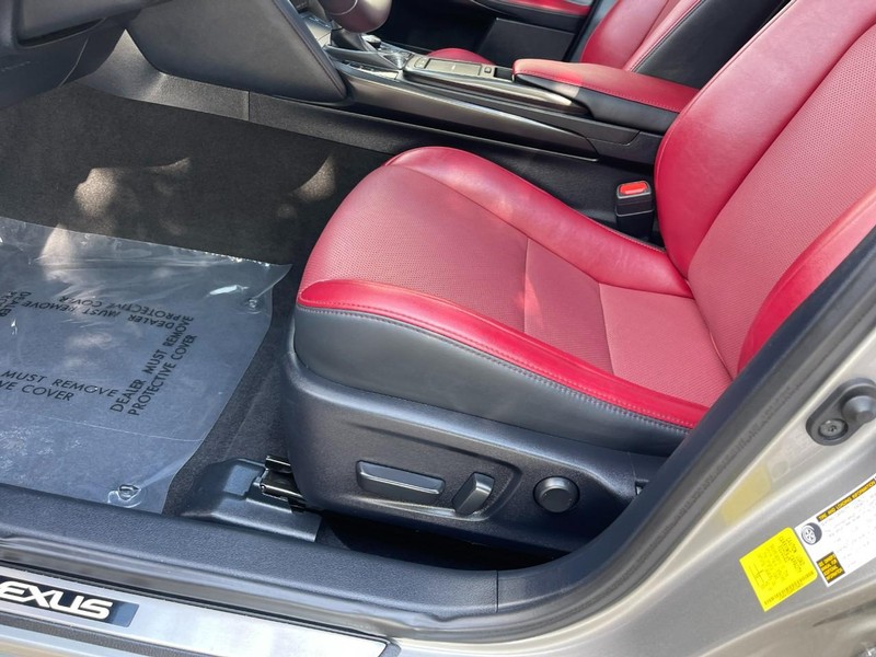 Lexus IS Vehicle Image 23