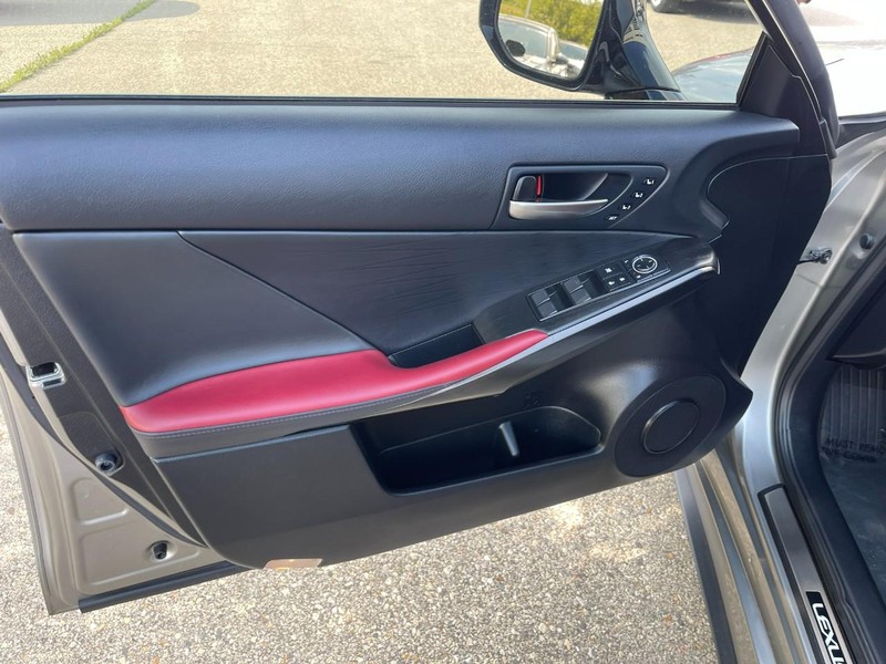 Lexus IS Vehicle Image 24