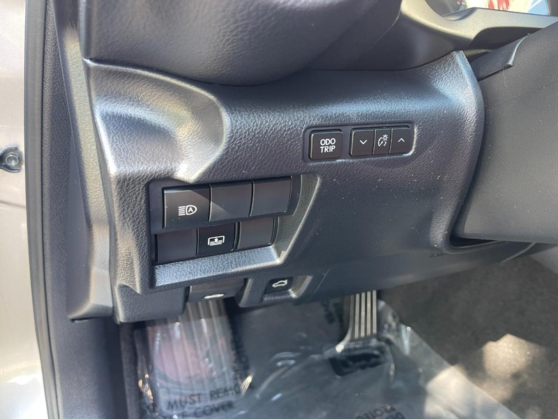 Lexus IS Vehicle Image 26