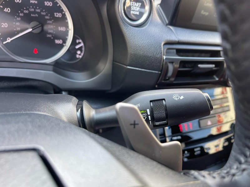 Lexus IS Vehicle Image 32
