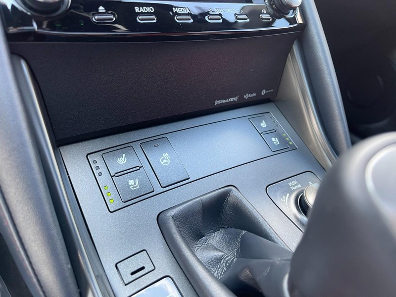 Lexus IS Vehicle Image 35