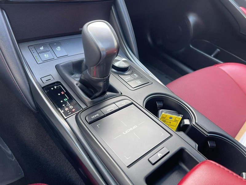 Lexus IS Vehicle Image 36