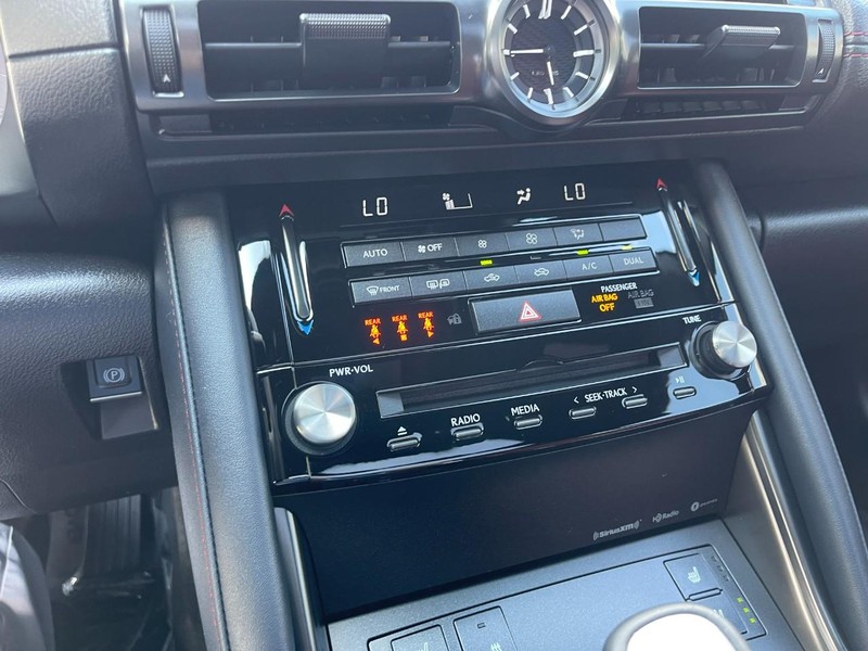 Lexus IS Vehicle Image 38