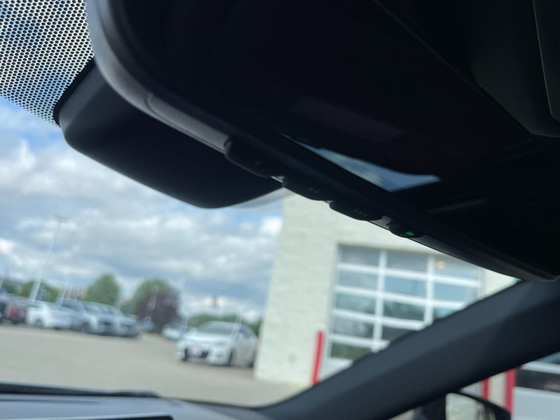 Lexus IS Vehicle Image 39