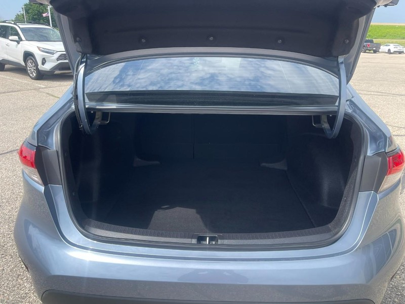 Toyota Corolla Vehicle Image 16