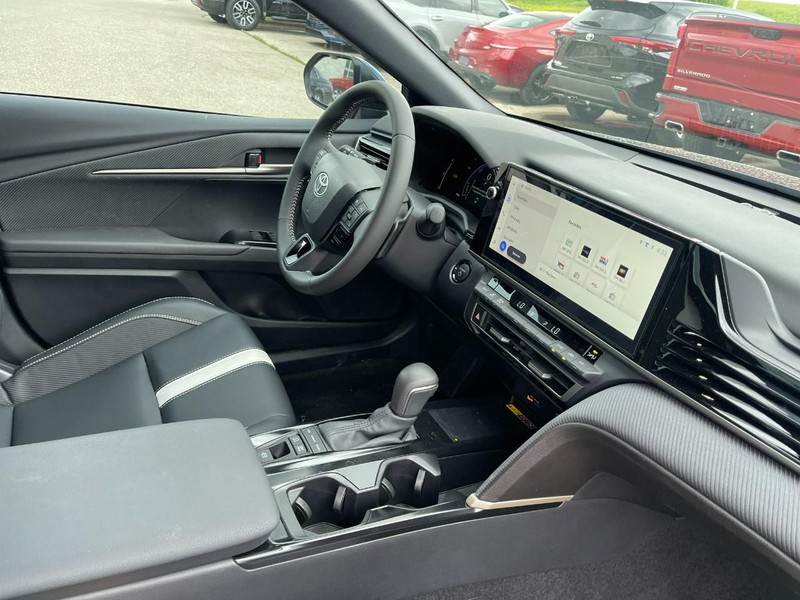 Toyota Camry Vehicle Image 02
