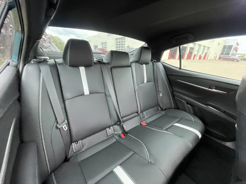 Toyota Camry Vehicle Image 04