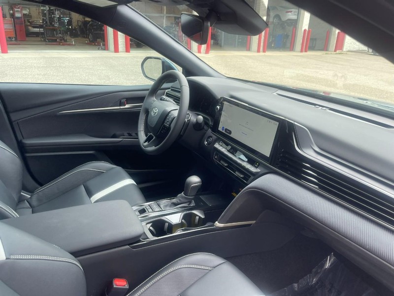 Toyota Camry Vehicle Image 10