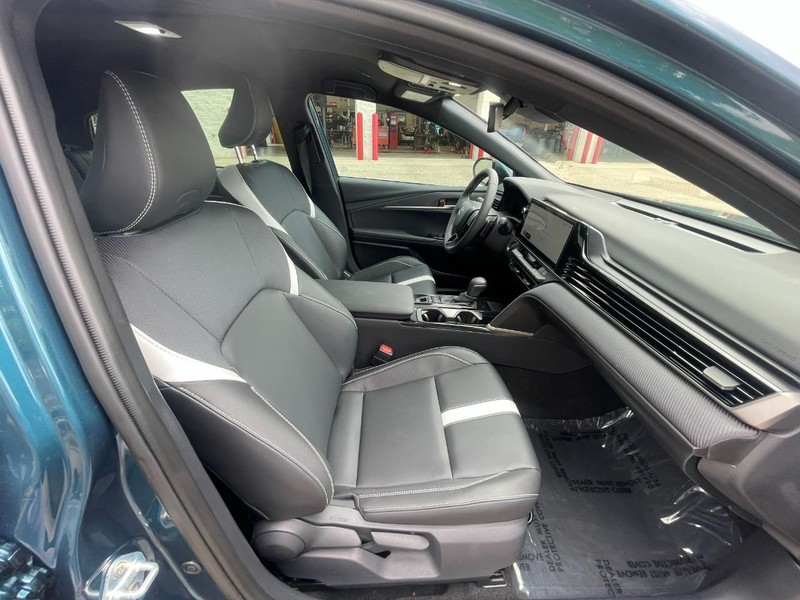 Toyota Camry Vehicle Image 11