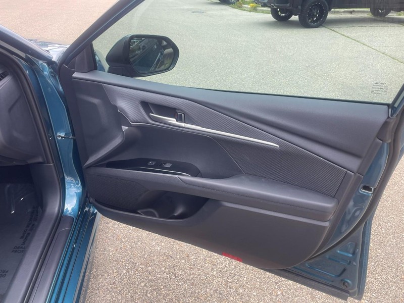 Toyota Camry Vehicle Image 12