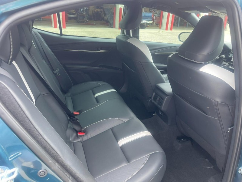 Toyota Camry Vehicle Image 13