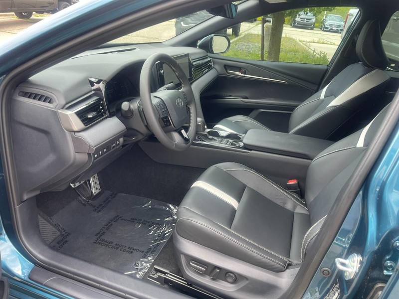 Toyota Camry Vehicle Image 17