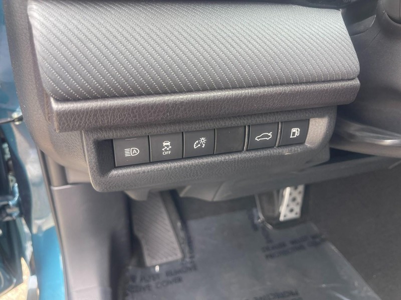 Toyota Camry Vehicle Image 19