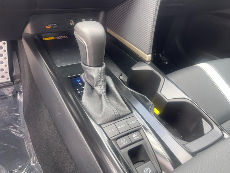Toyota Camry Vehicle Image 25