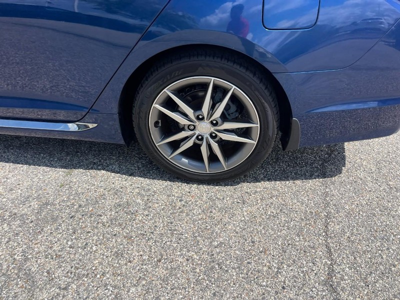 Hyundai Sonata Vehicle Image 05