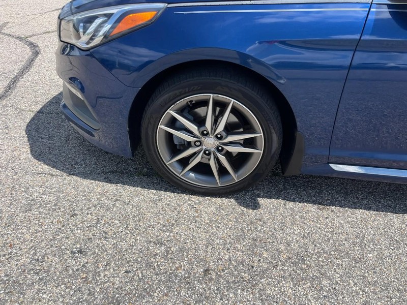 Hyundai Sonata Vehicle Image 06