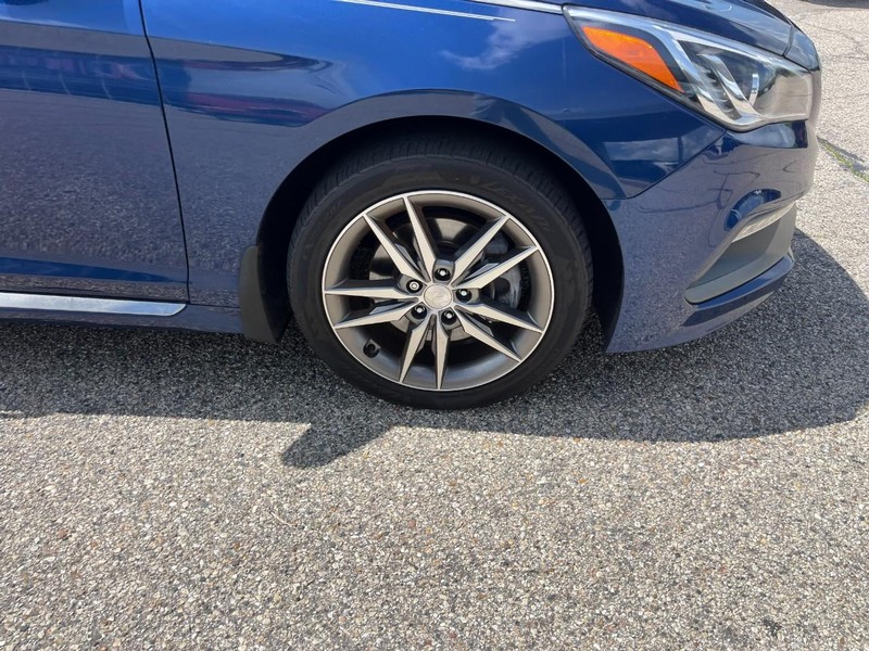 Hyundai Sonata Vehicle Image 07