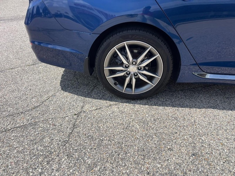 Hyundai Sonata Vehicle Image 08