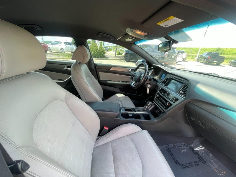Hyundai Sonata Vehicle Image 10