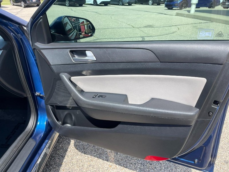 Hyundai Sonata Vehicle Image 11