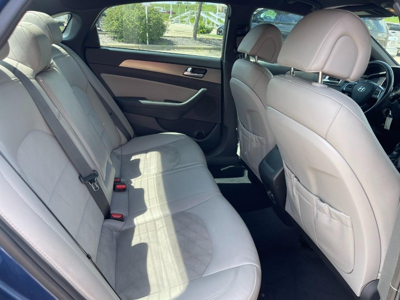 Hyundai Sonata Vehicle Image 12