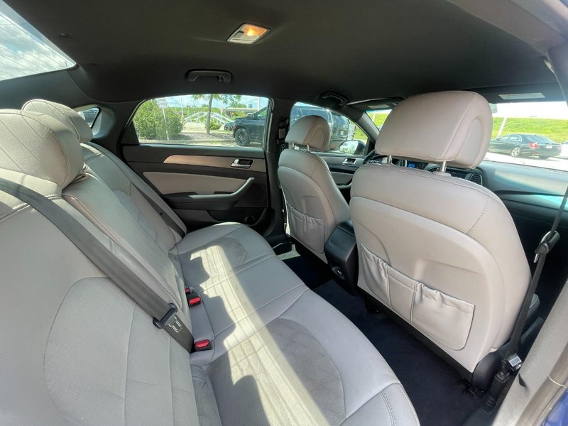 Hyundai Sonata Vehicle Image 13