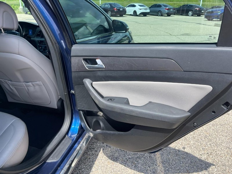 Hyundai Sonata Vehicle Image 14