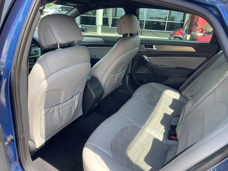 Hyundai Sonata Vehicle Image 16