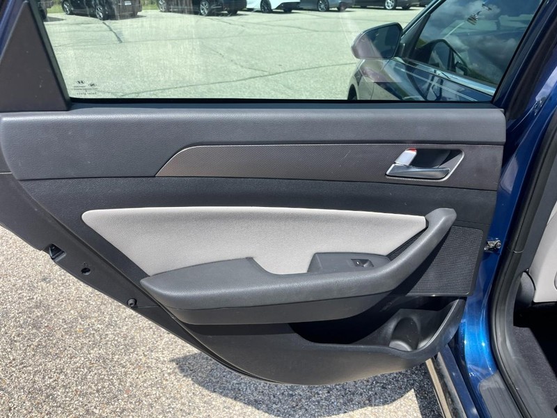 Hyundai Sonata Vehicle Image 17