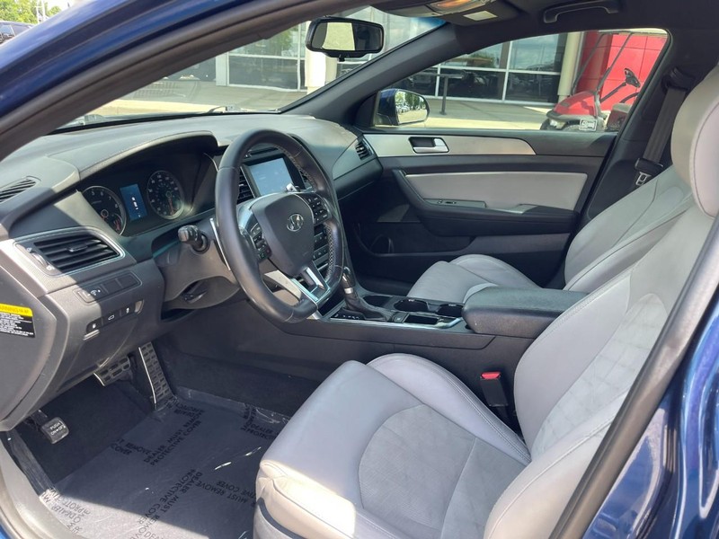 Hyundai Sonata Vehicle Image 18