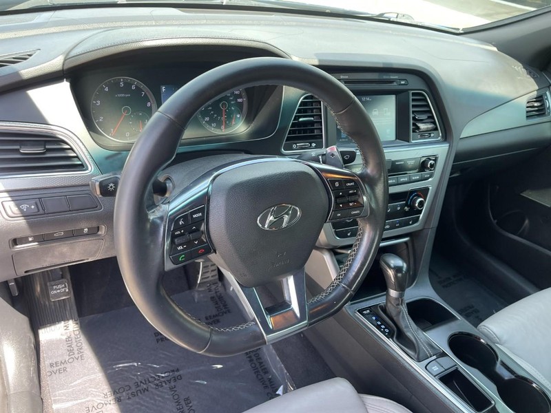 Hyundai Sonata Vehicle Image 22