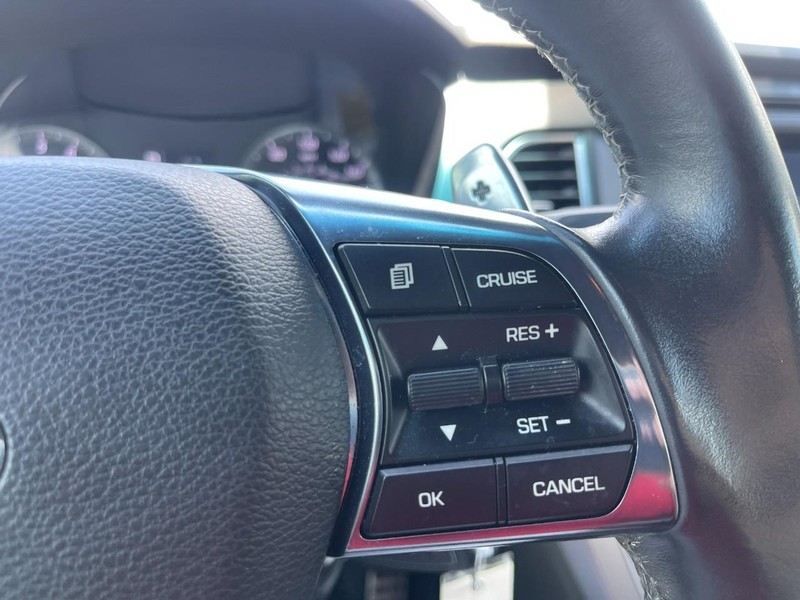 Hyundai Sonata Vehicle Image 24