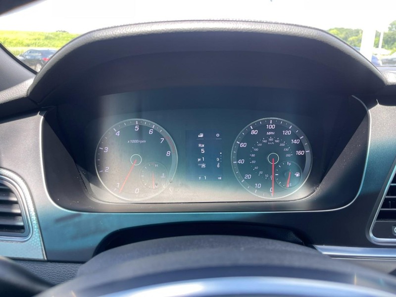 Hyundai Sonata Vehicle Image 31