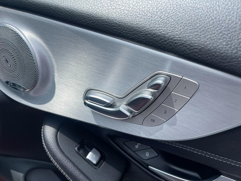Mercedes-Benz C-Class Vehicle Image 10