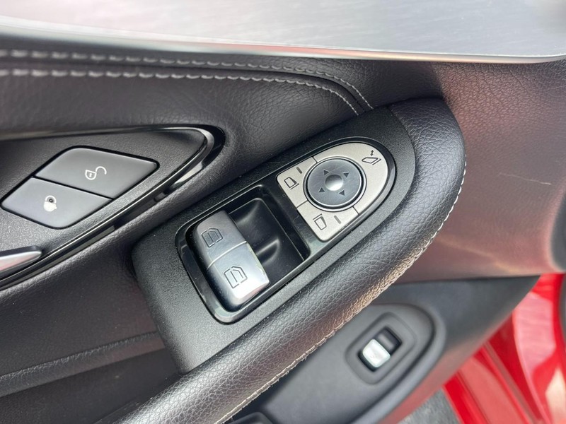 Mercedes-Benz C-Class Vehicle Image 15