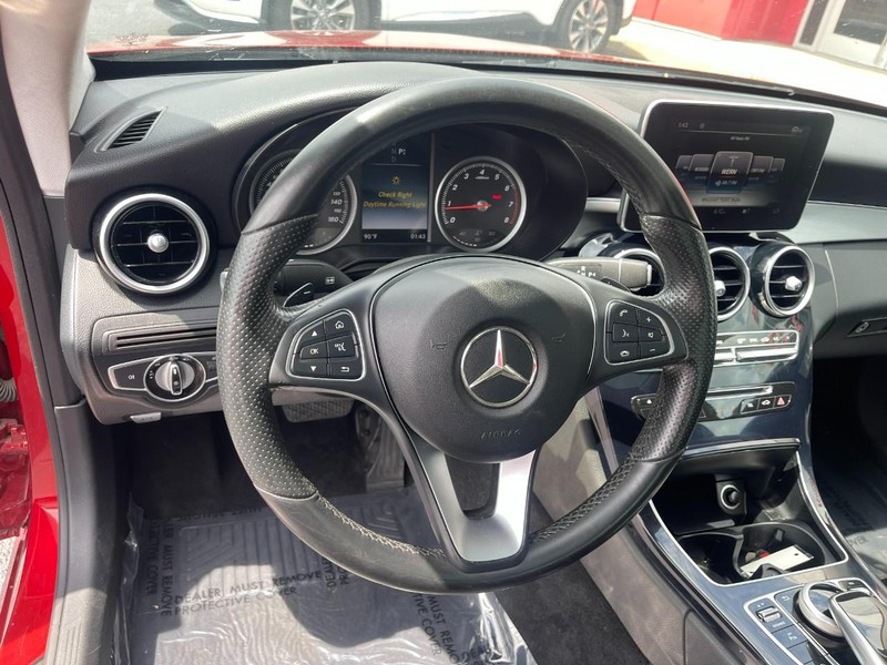 Mercedes-Benz C-Class Vehicle Image 18