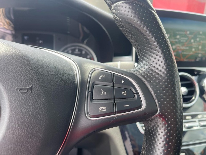Mercedes-Benz C-Class Vehicle Image 25